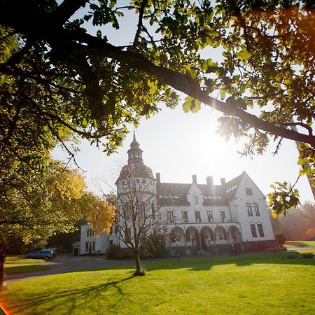 Отель Hellidens Slott Тидахольм Экстерьер фото