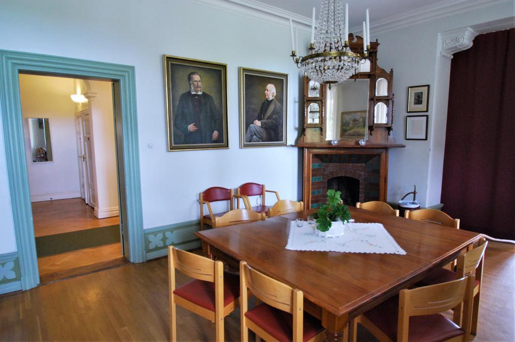 Отель Hellidens Slott Тидахольм Экстерьер фото