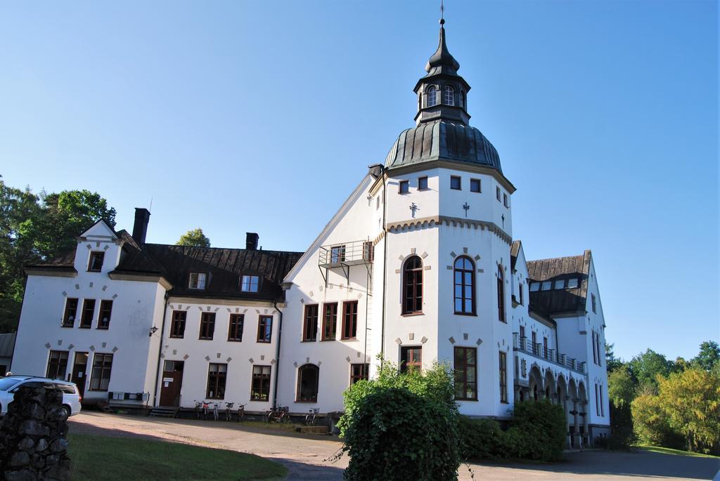 Отель Hellidens Slott Тидахольм Экстерьер фото